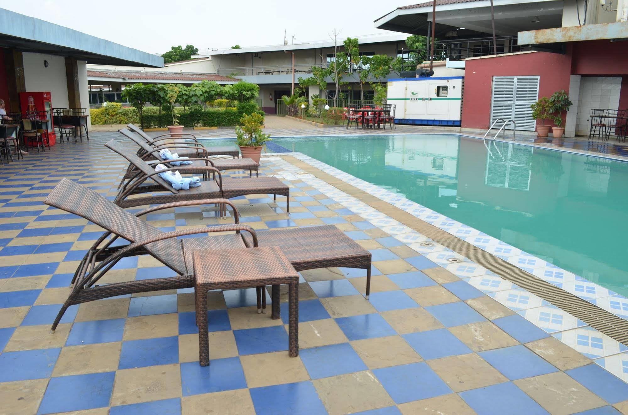 Royal City Dubai Complex Kisumu Eksteriør billede