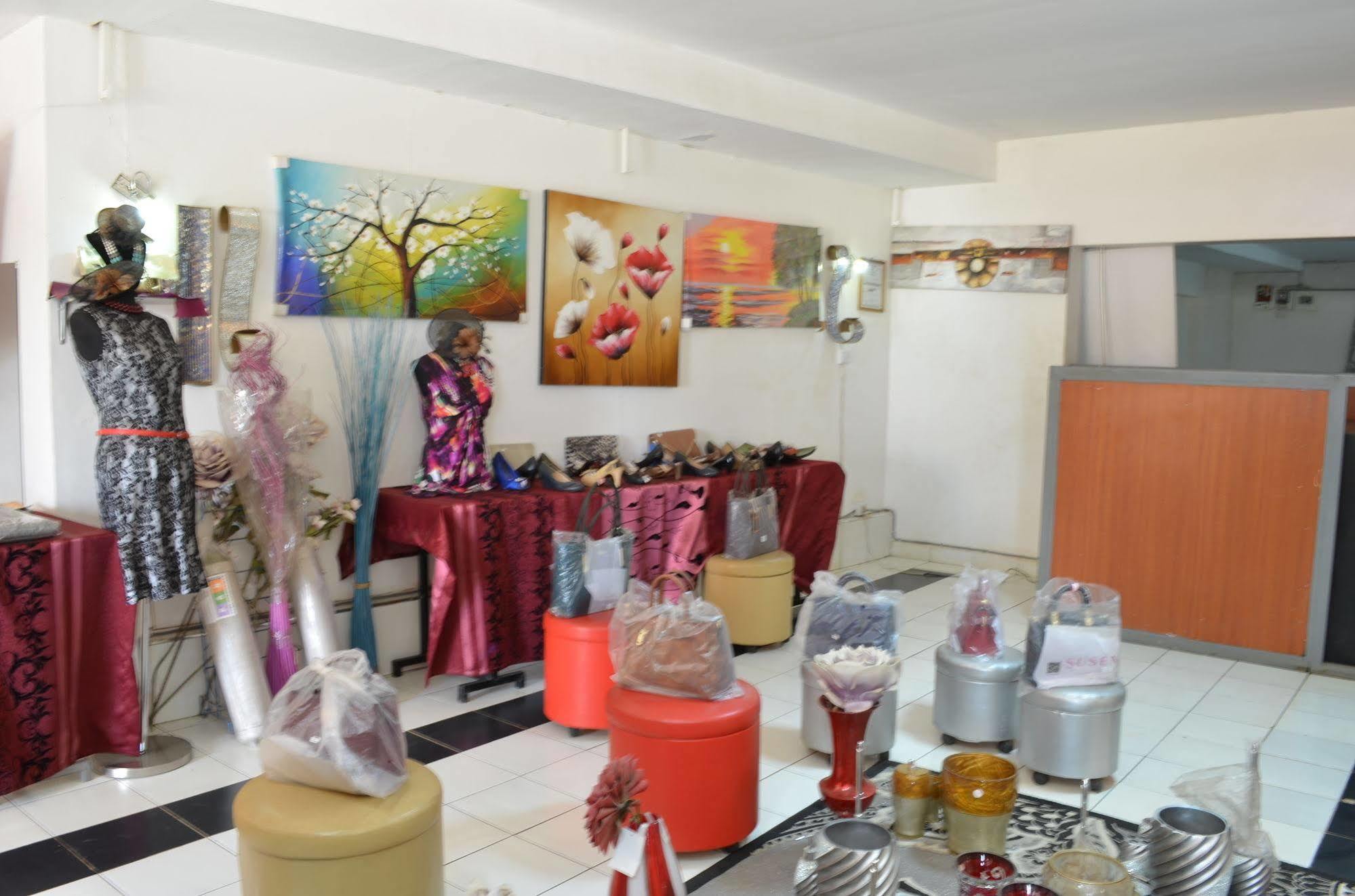 Royal City Dubai Complex Kisumu Eksteriør billede