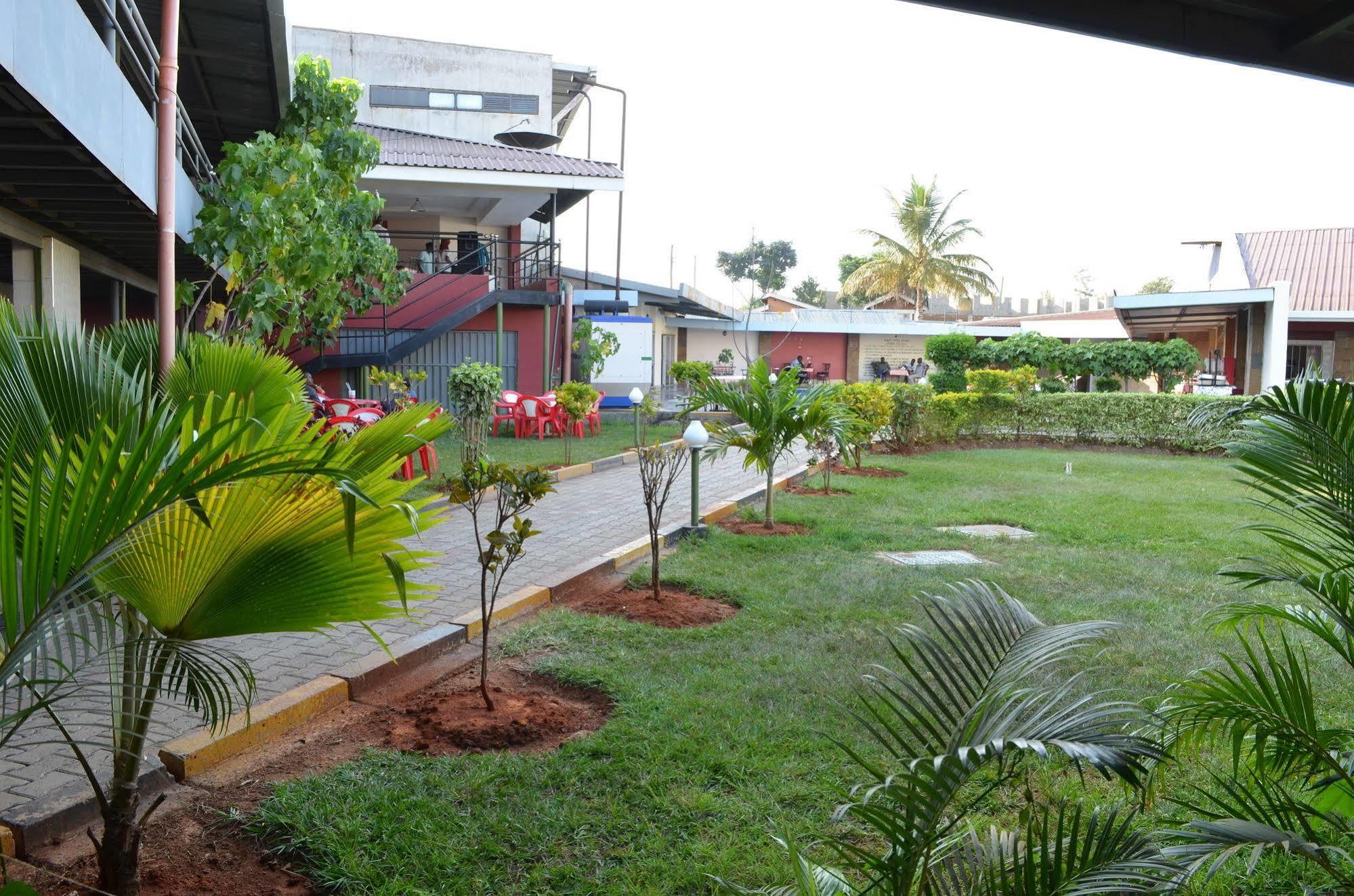 Royal City Dubai Complex Kisumu Eksteriør billede
